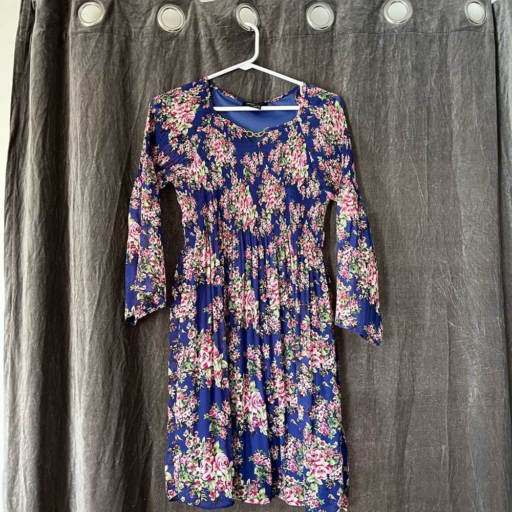 Super cute blue and pink floral dress| Size S